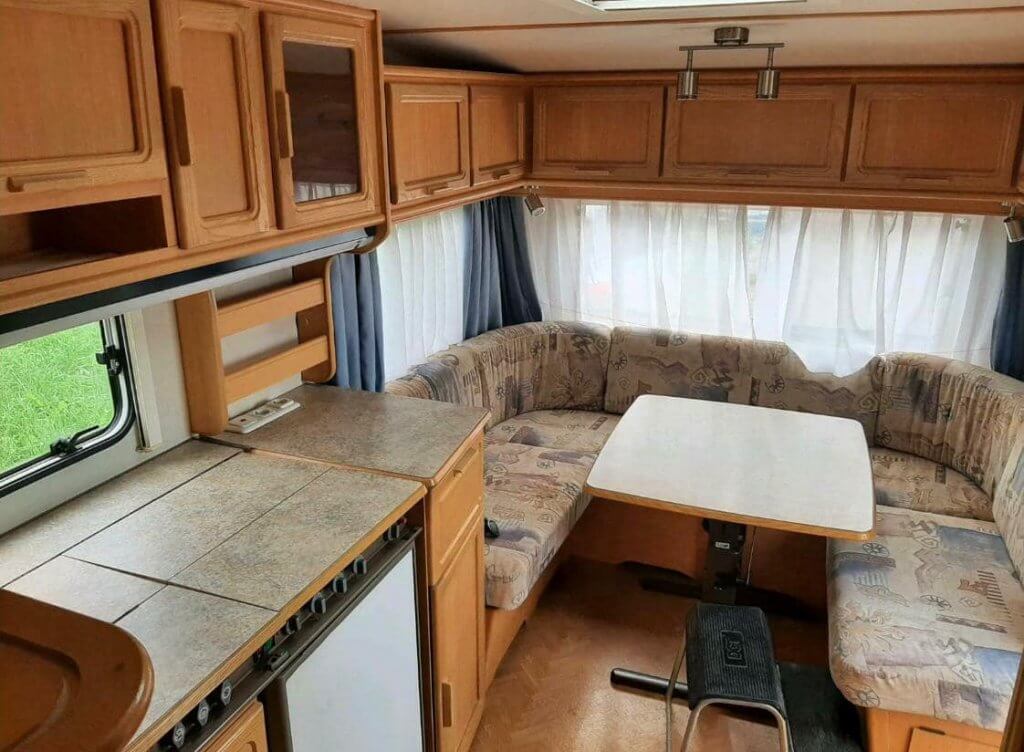 Wohnwagen Sitzecke vorher