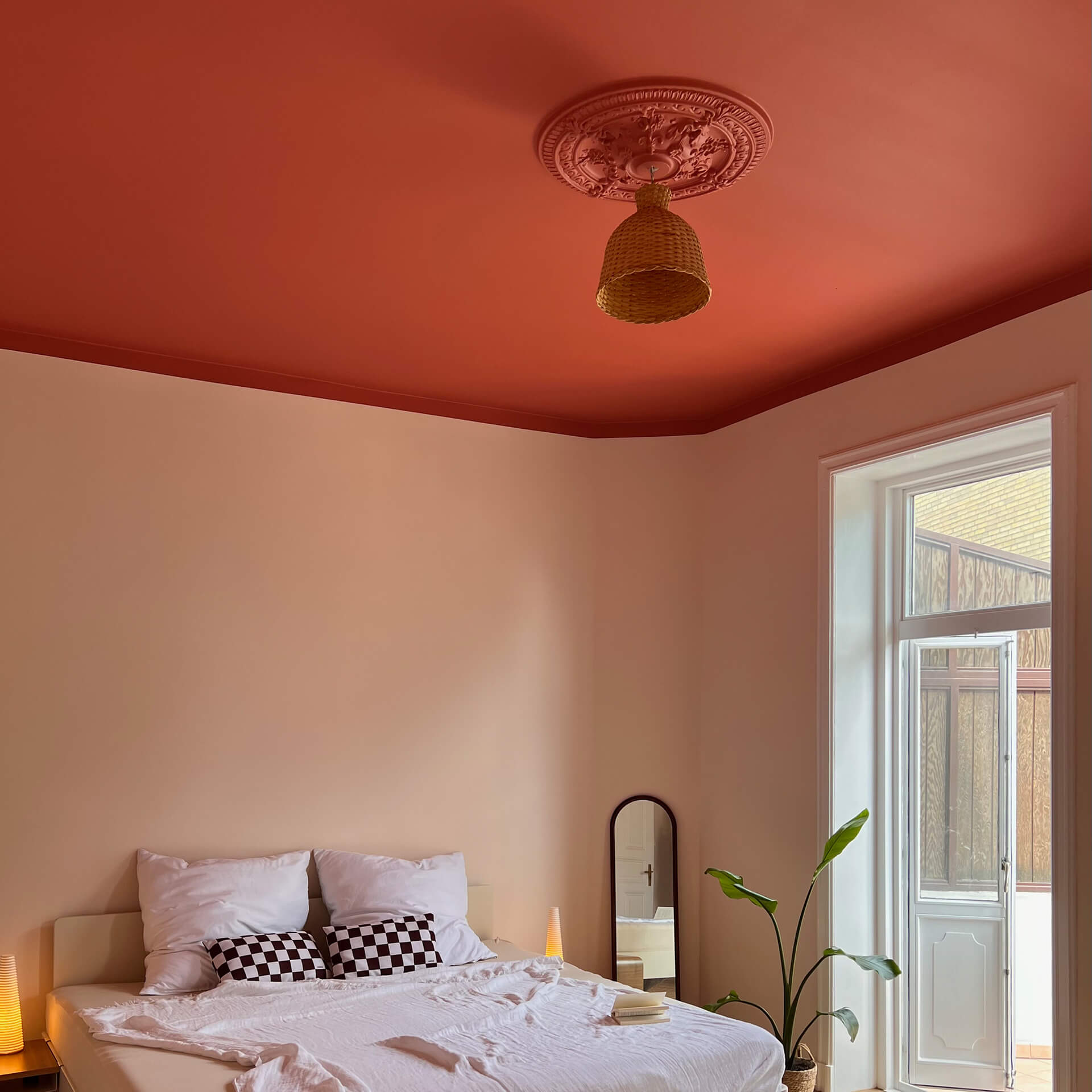 MissPompadour Orange with Chestnut - The Valuable Wall Paint 1L