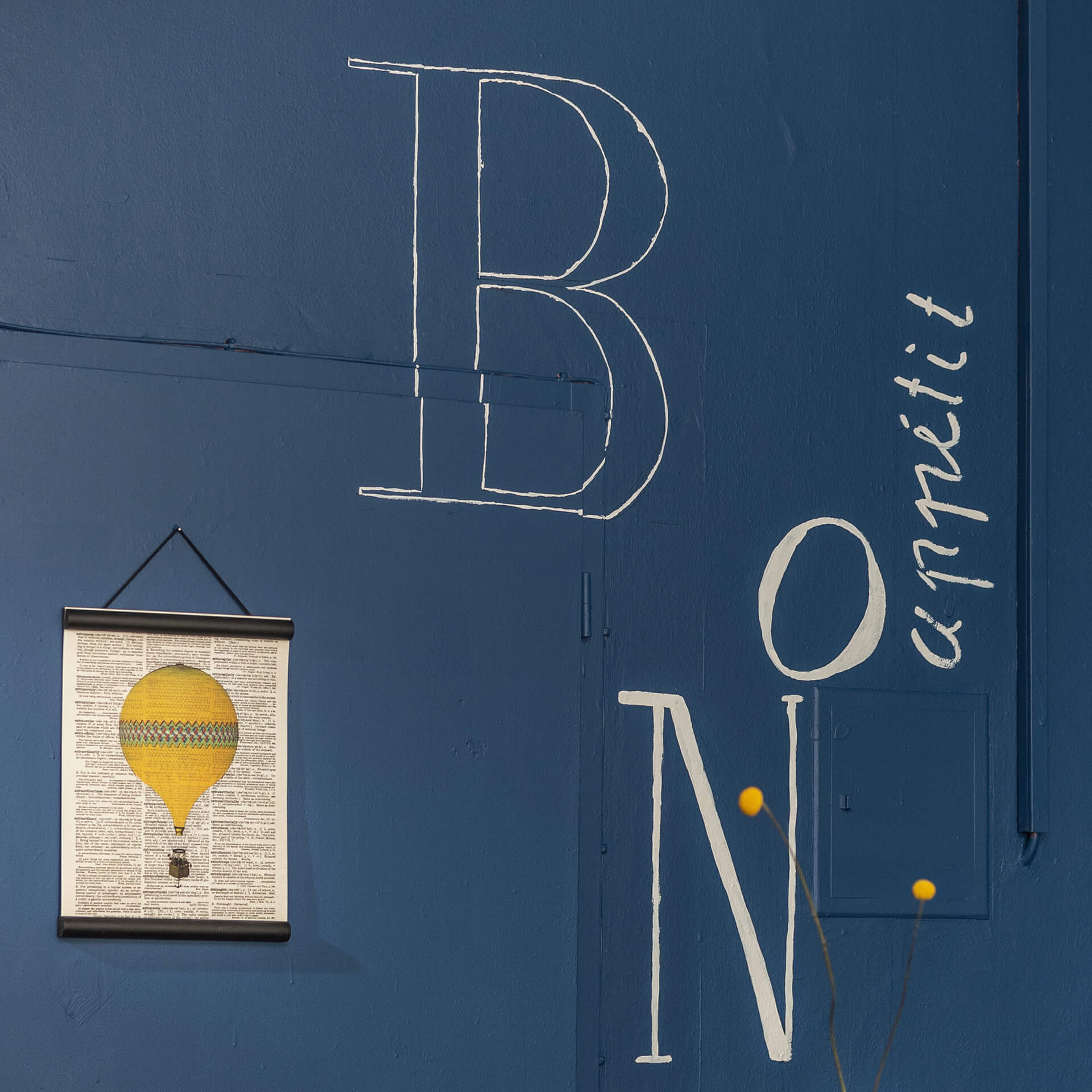 MissPompadour Blue with Night - The Valuable Wall Paint 1L