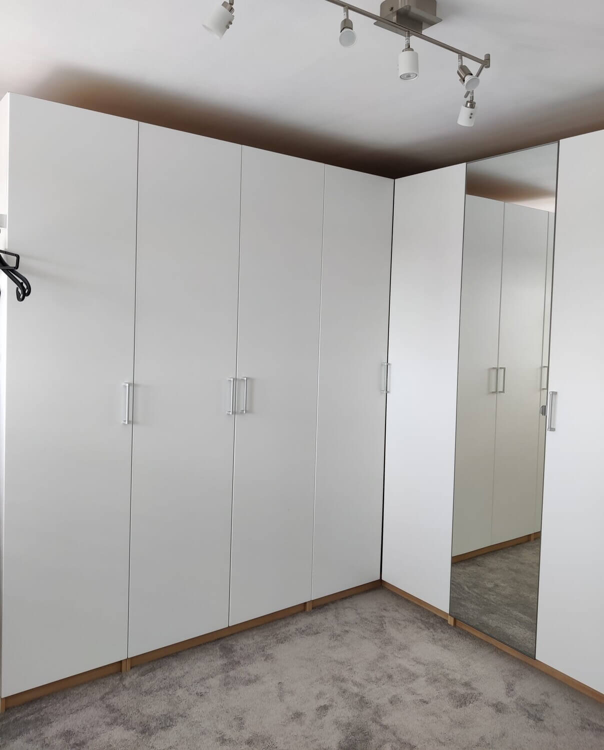 Painting IKEA PAX Instructions MissPompadour