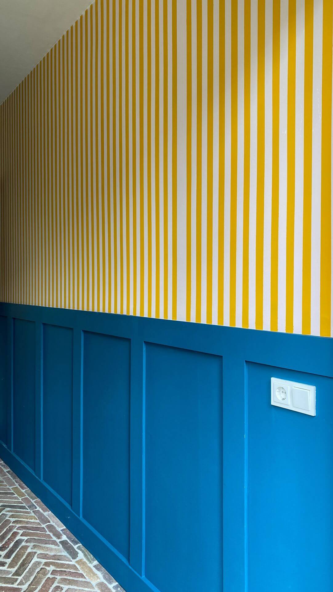 MissPompadour Yellow with Saffron - The Valuable Wall Paint 1L