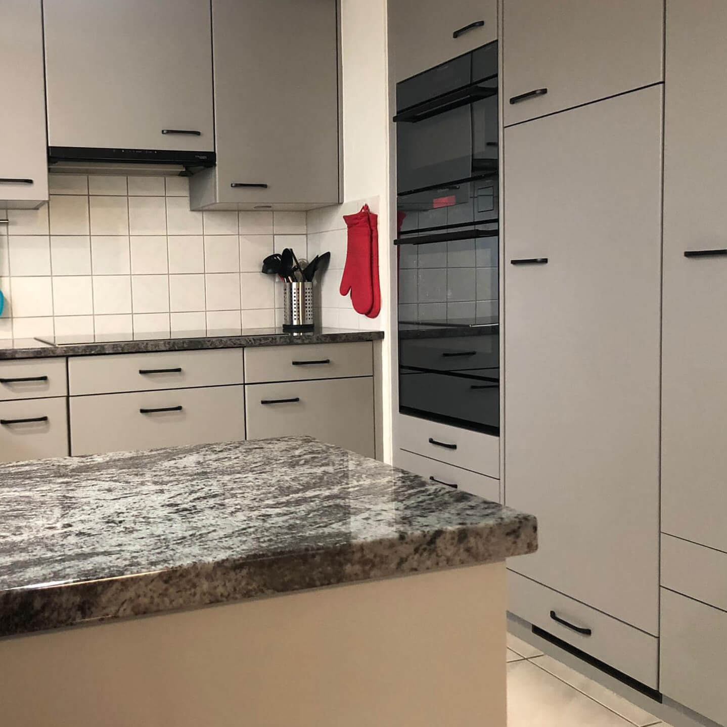 MissPompadour Grau mit Beton - Stark & Schimmernd 1L