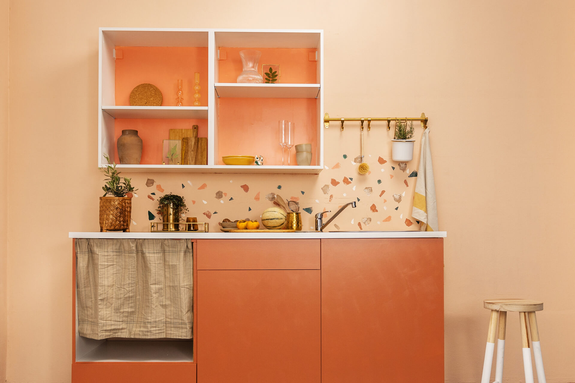 Paint the inside of your caravan Bring colour into your old camper!