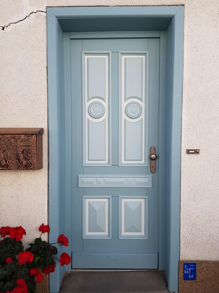 Painting the front door with chalk paint Beautifying the home