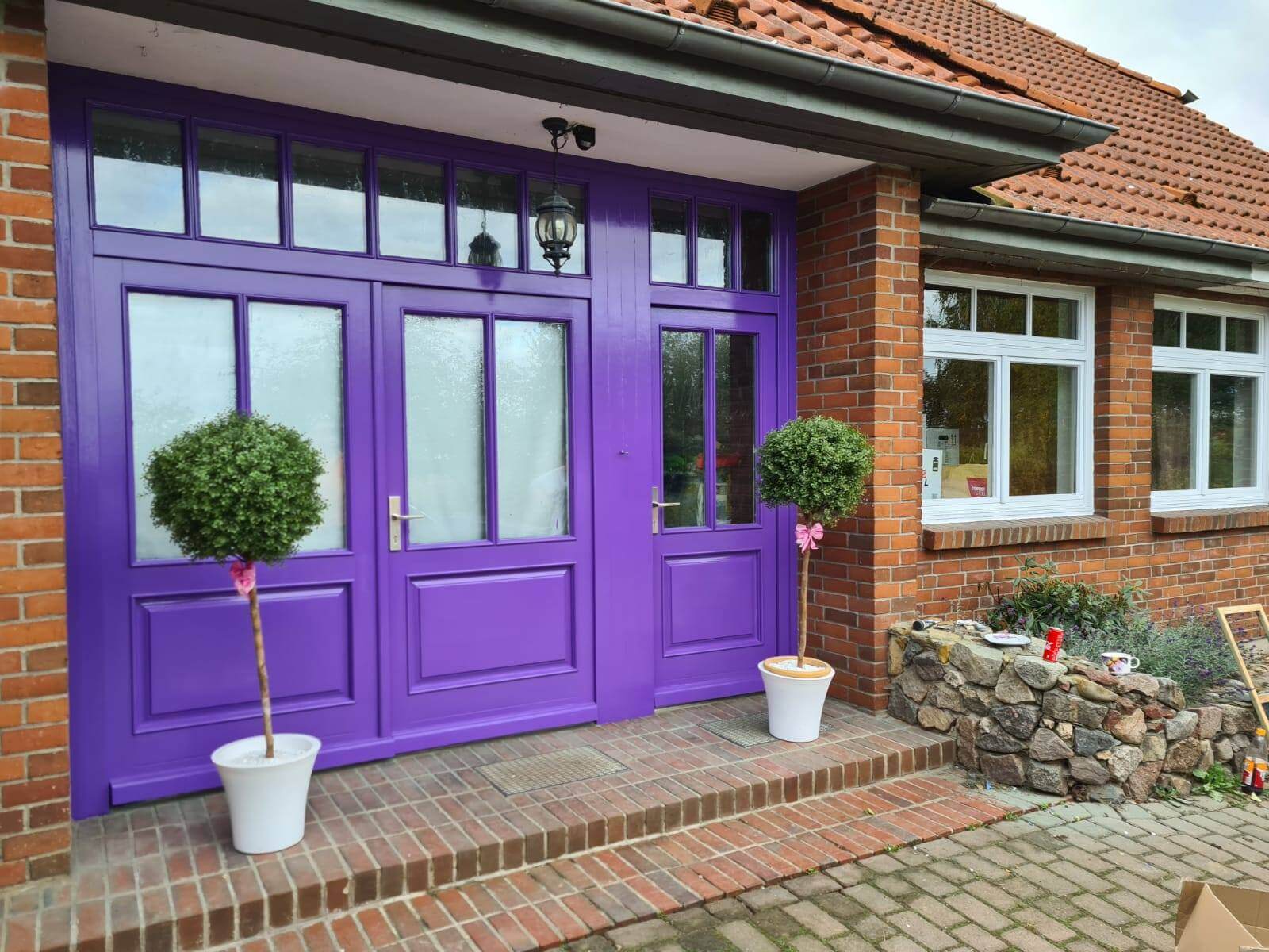 Painting the front door with chalk paint Beautifying the home