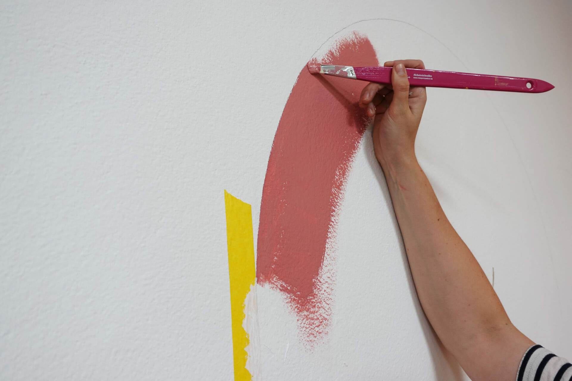 Painting a round arch: Colouring a door arch Painting a round arch: Colouring a door arch